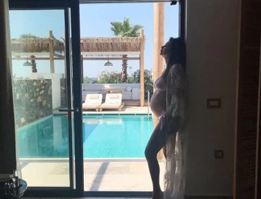 6 ελληνίδες celebrities πάνε παραλία και είναι υπέροχες με μαγιό - Λεπτομέρεια, είναι έγκυες!